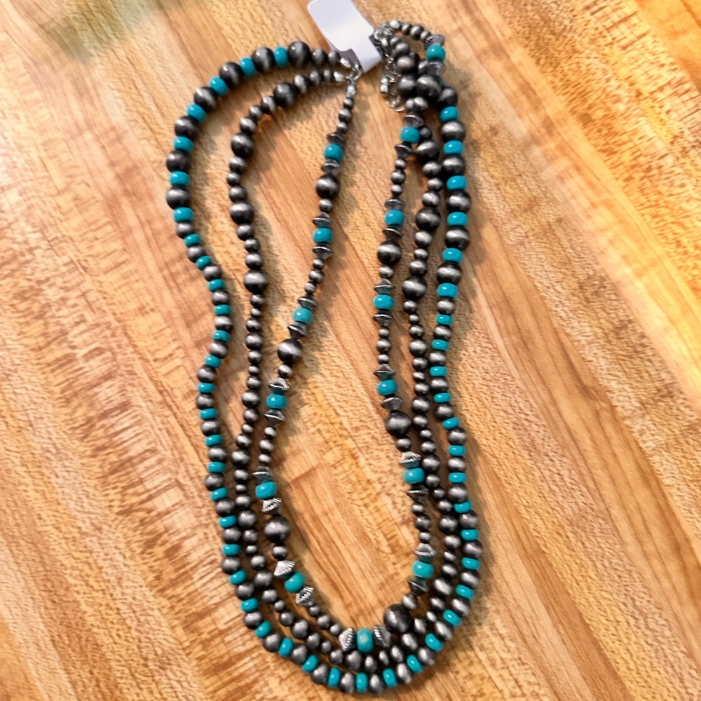 Beaded turquoise necklace
